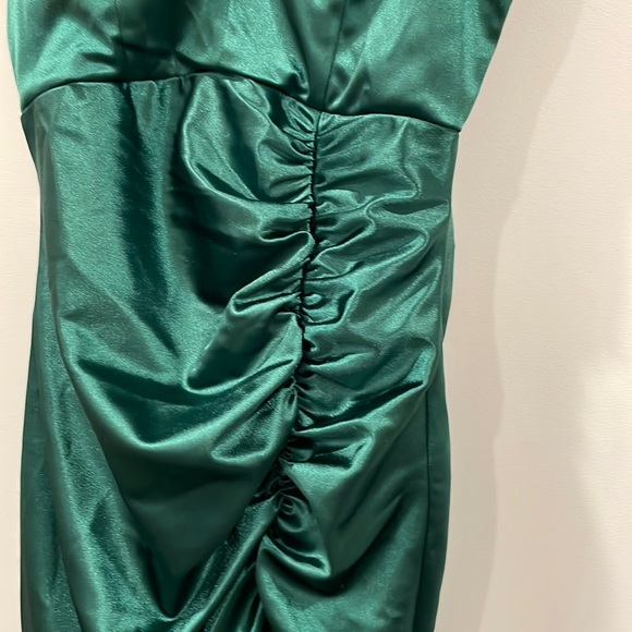 Green dress - Picture 2 of 3
